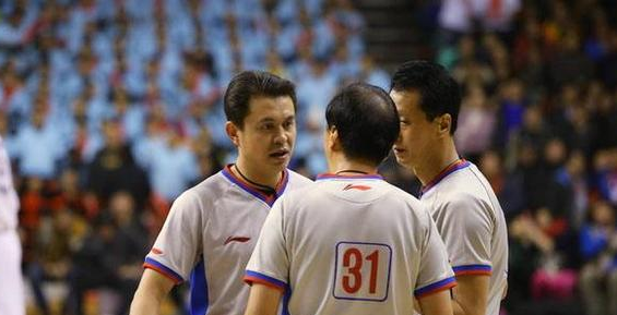  意甲裁判争议判罚引发舆论风暴  